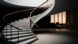 Osez l'originalité avec un escalier 2 4 tournant dans votre intérieur